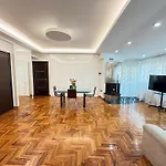 Luxury Av
