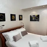 Luxury Av